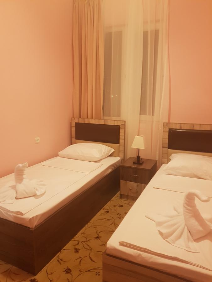 Bloor Hotel Erevan Esterno foto